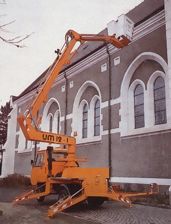 LKW-Arbeitsbühne UM 12 1 LKW-Arbeitsbühne UM 12 1